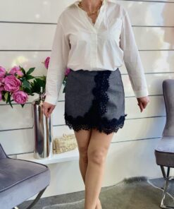 Rock mit edler Spitze