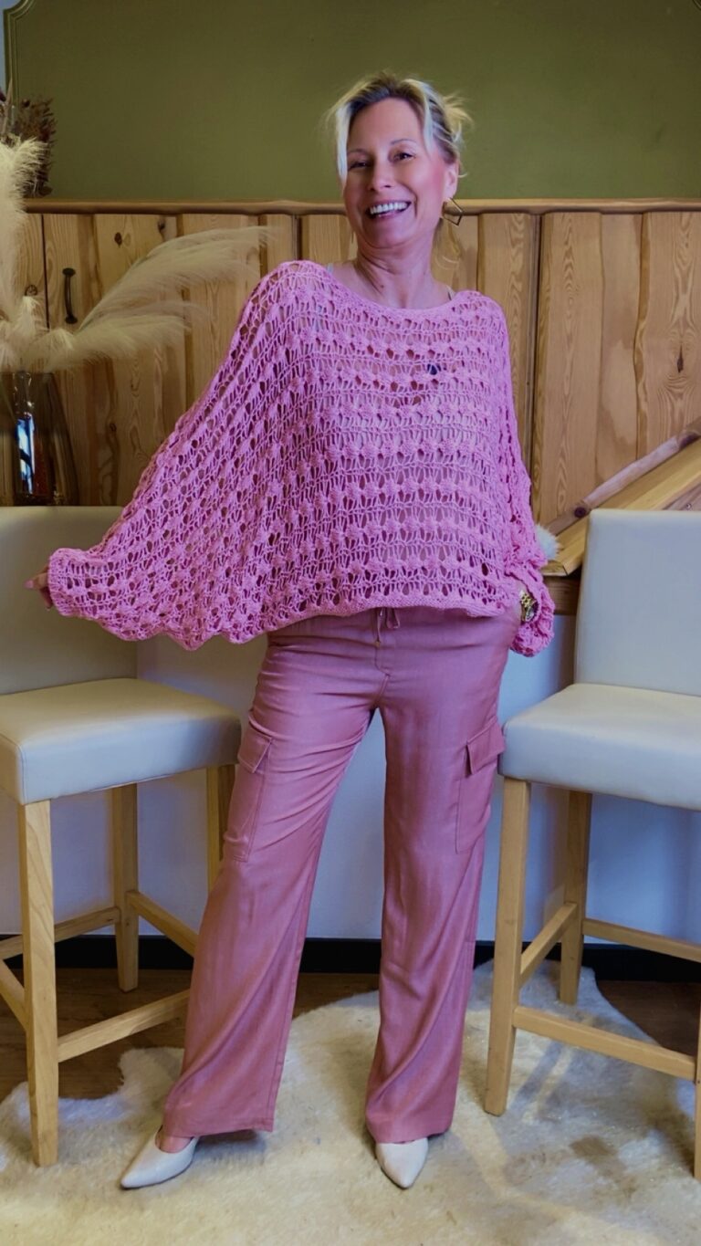 Leichter Strickpulli in Trendfarben