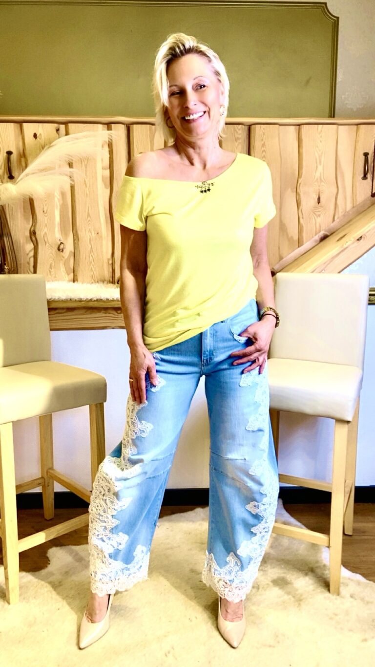 Jeans mit Spitzendetails