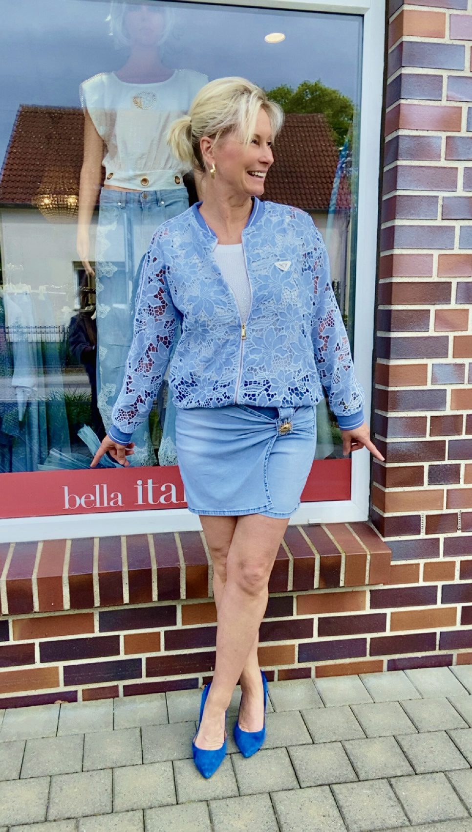 Spitzenjacke Hellblau