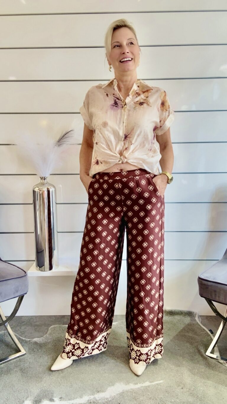 Damenbluse mit floralem Print – Leichte Kurzarmbluse in Beige