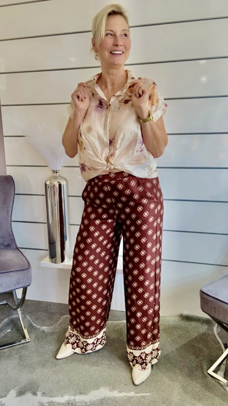 Damenbluse mit floralem Print – Leichte Kurzarmbluse in Beige