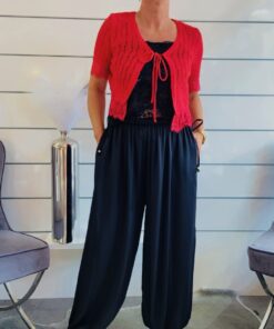 Alternative view of Rote Strickjacke mit Spitze und Bindeband