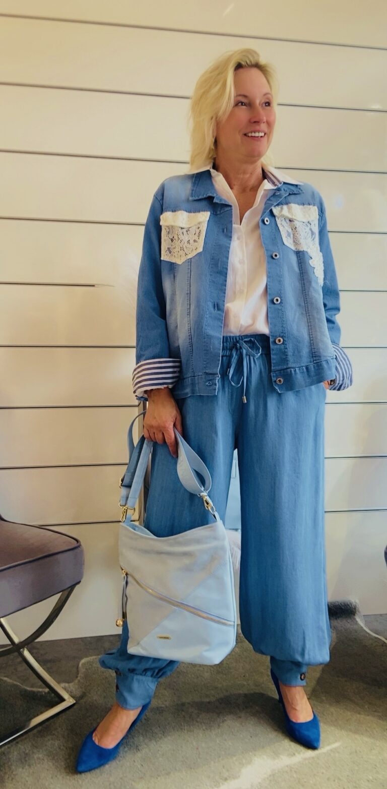 Jeansjacke  mit Spitze – Blüten