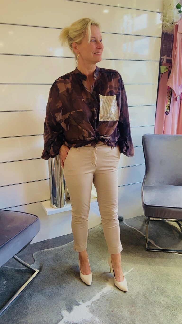 Camouflage Bluse mit Paillettentasche