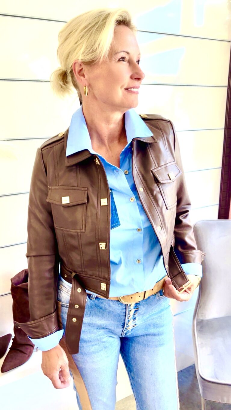 Damenjacke in Lederoptik mit goldenen Details