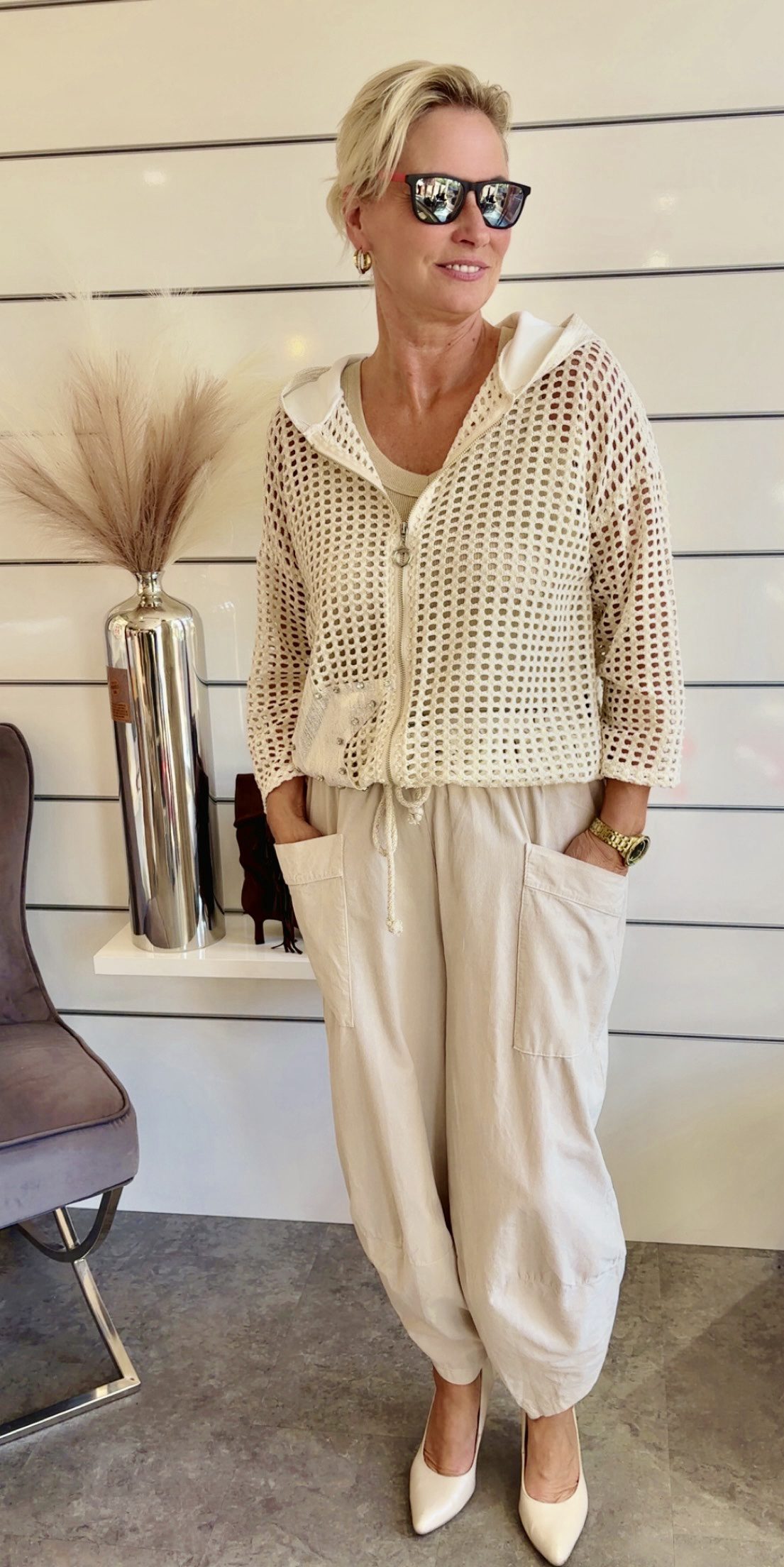 Netzjacke mit Metallic-Details und Strass
