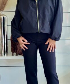 Schwarze Hose mit Gold-Details