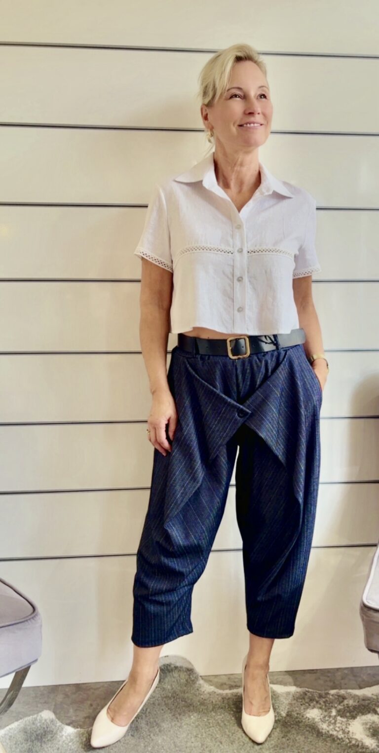 Damenhose im Fischgrät – Look mit Gürtel
