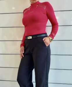 Schwarze Hose mit Seitenstreifen und schwarzem Gürtel