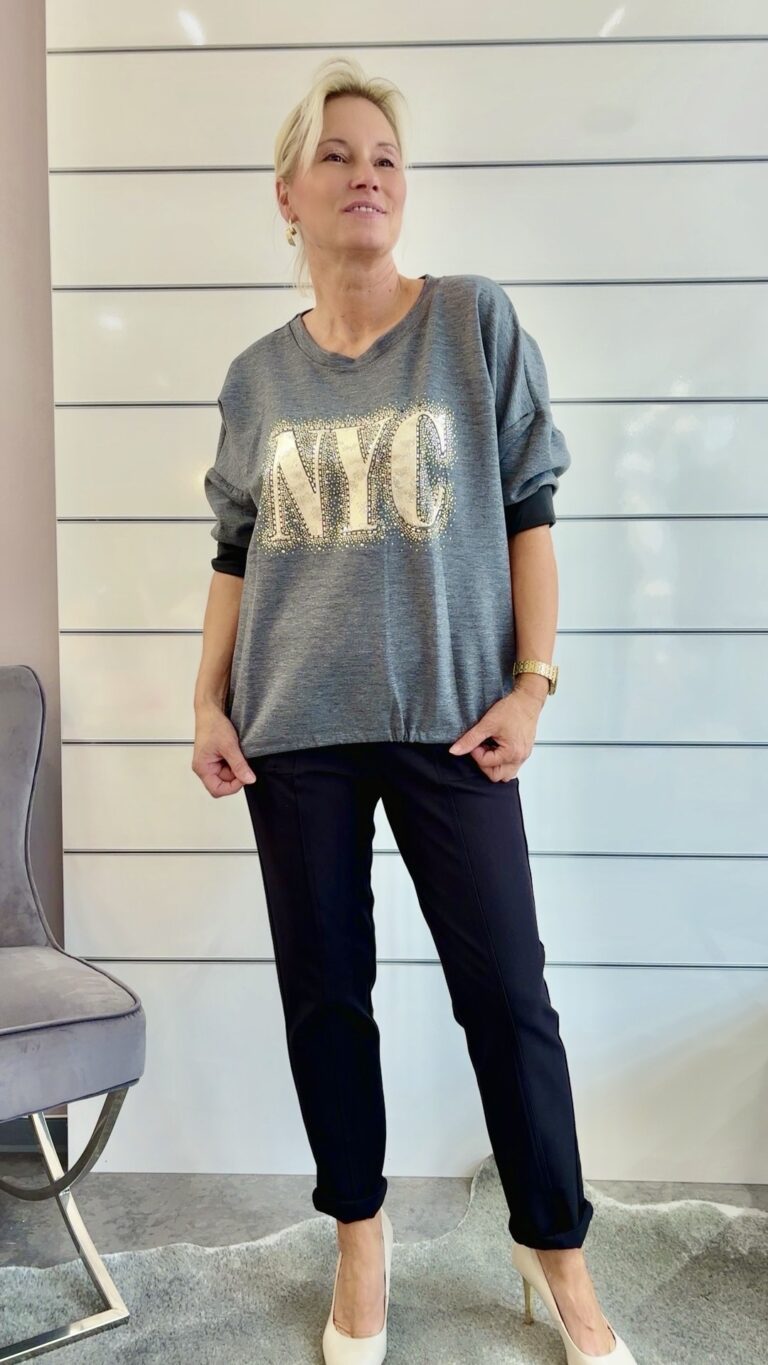 Langarmshirt mit Strass-Schriftzug