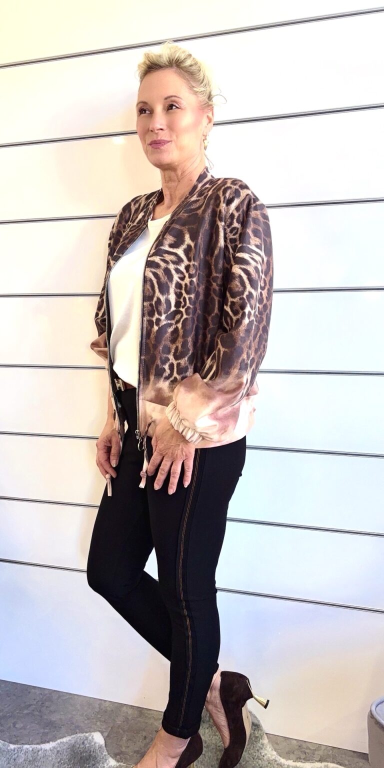 Leo-Jacke mit Reißverschluss – Trendiger Animal-Print