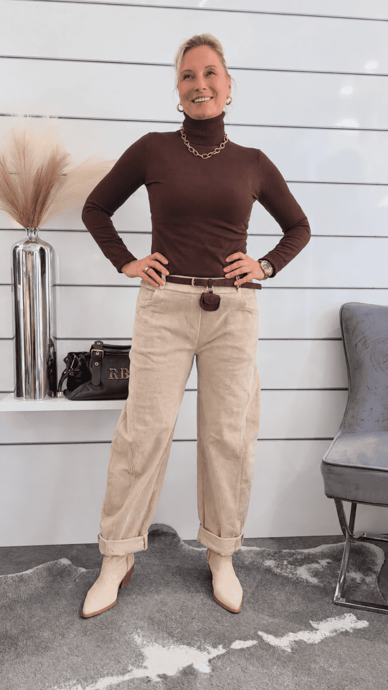 Cordhose mit Gummizugbund und Bindegürtel – Locker geschnittene Marlene-Hose im Jogger-Style