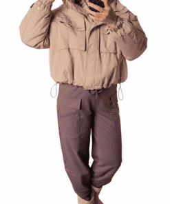 Wattierter Blouson in Beige mit Kapuze und praktischen Taschen