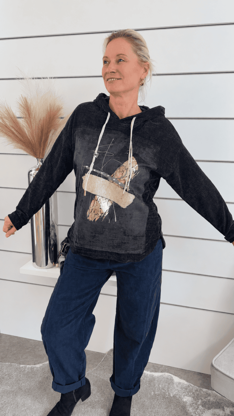Oversized Kapuzenshirt mit Gold-Akzent – Lässiger Streetwear-Style