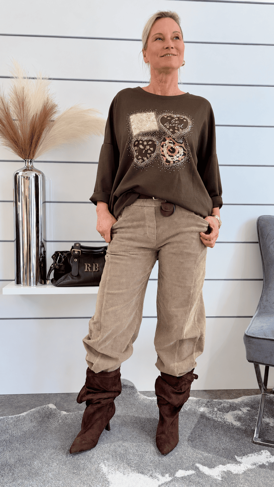 Glitzer-Shirt mit Herz-Print und Leo-Details – Locker & Lässig