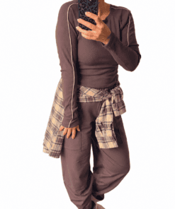 Alternative view of Karierte Hemdbluse in Braunbeige – Klassisch und zeitlos elegant