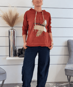 Oversized Kapuzenshirt mit Gold-Akzent – Lässiger Streetwear-Style