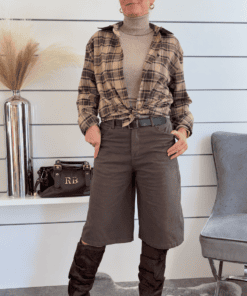 Alternative view of Elegante Bermuda Shorts in Braun mit stylischem Gürtel