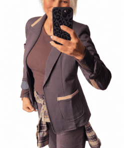 Taillierter Blazer in Braun mit eleganten Beige-Akzenten