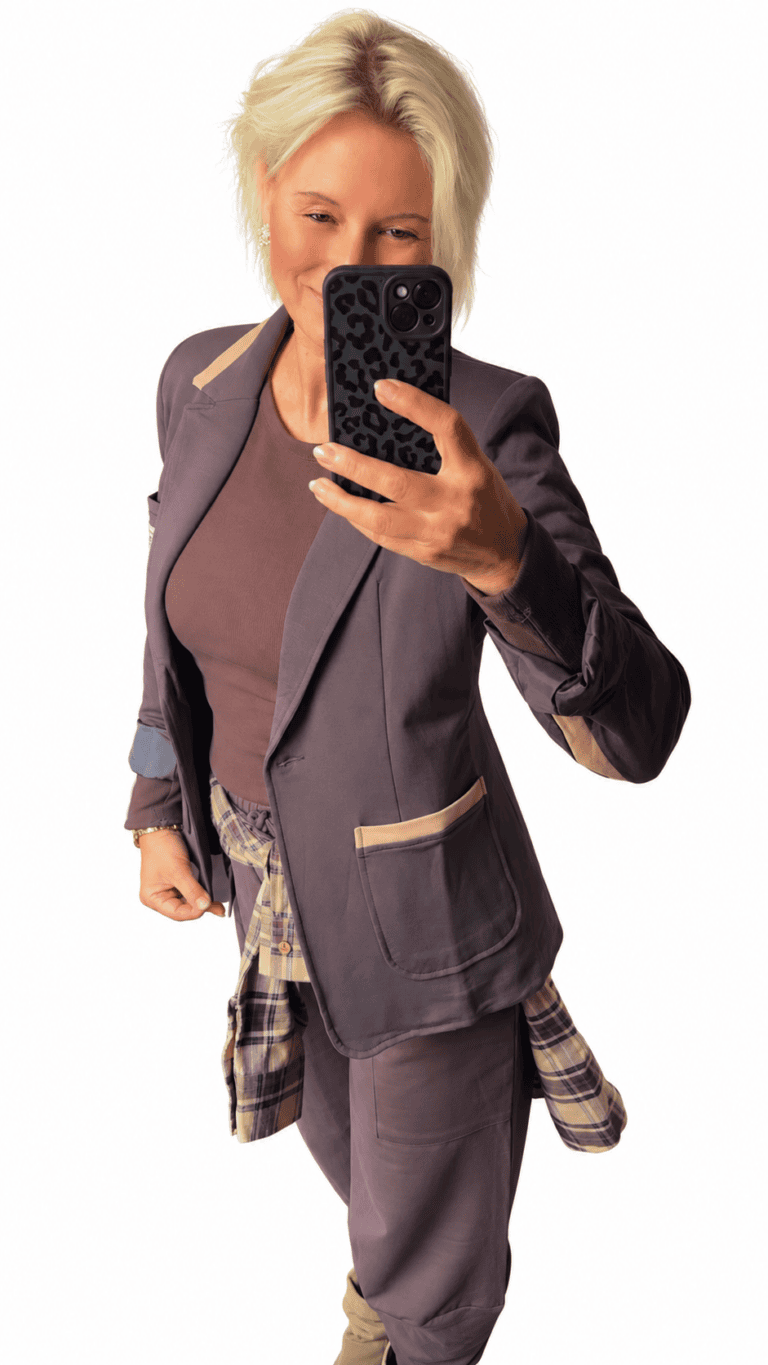 Taillierter Blazer in Braun mit eleganten Beige-Akzenten