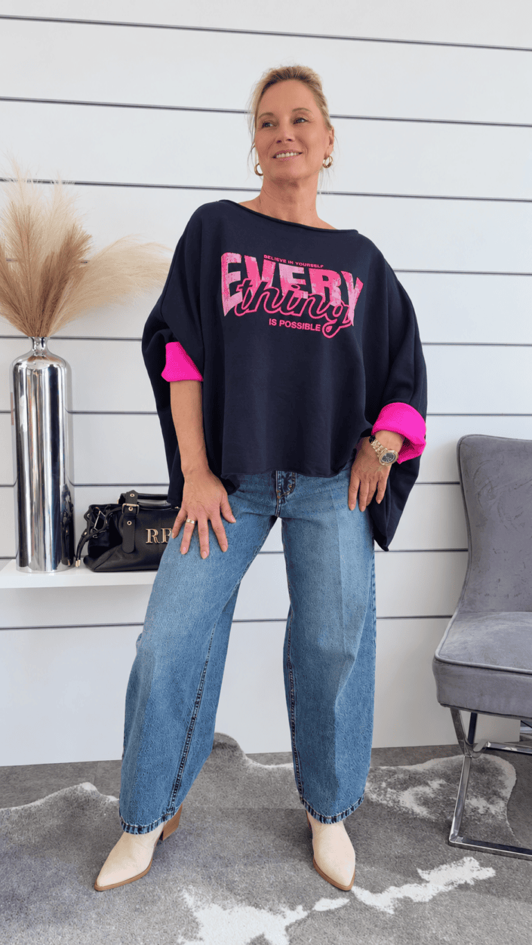 Weites Oversized Shirt mit pinkem Schriftzug – Lässiger Statement-Look