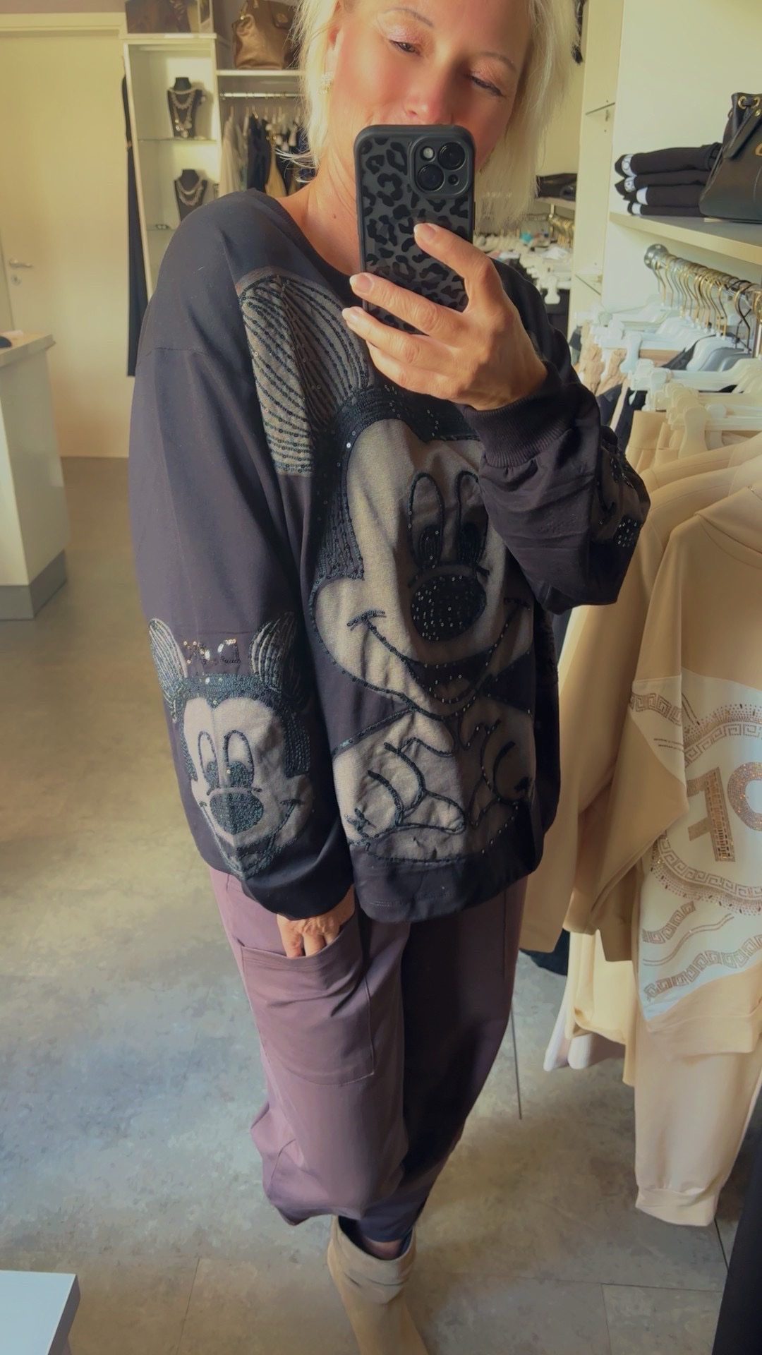 Trendiger Pullover mit Micky Maus Motiv & Glitzerplättchen – Weiß oder Schwarz