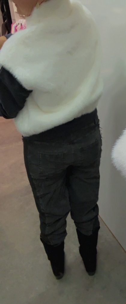 Elegante  Jogpants in Grau mit edlem Materialmix und Kontrastdetails