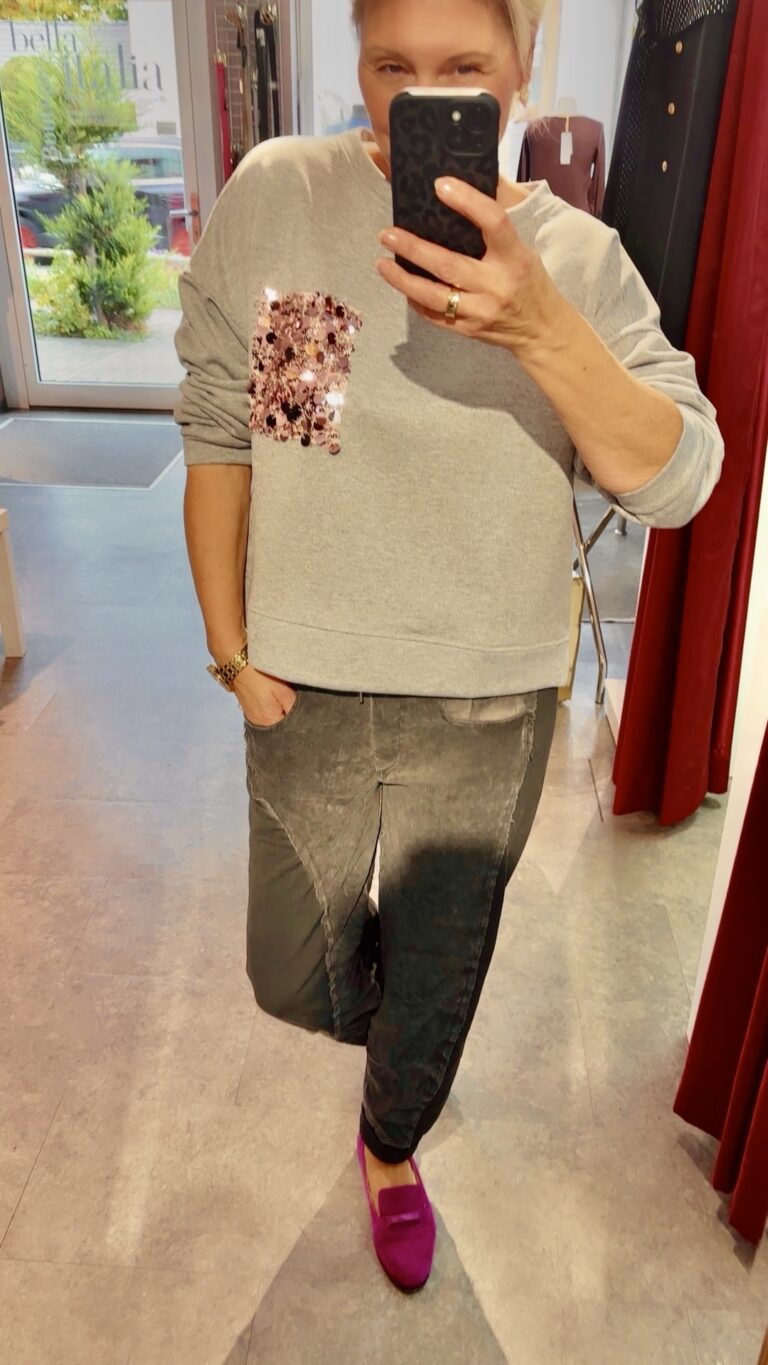 Sweatshirt mit Pailletten-Brusttasche – Lässiger Glanz für jeden Tag
