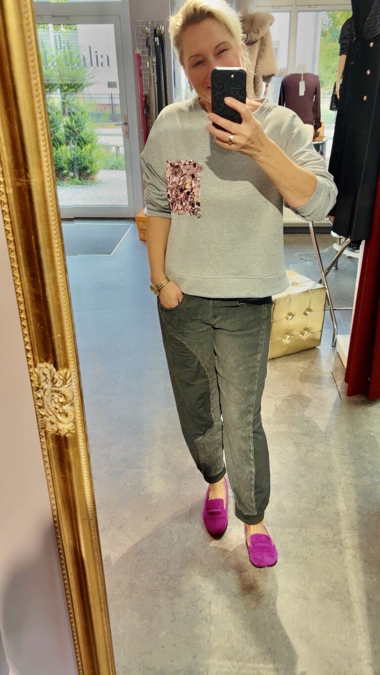 Sweatshirt mit Pailletten-Brusttasche – Lässiger Glanz für jeden Tag