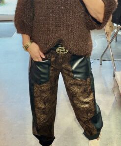 Hose mit Leoprint und Lederoptik – Trendiger Statement-Look