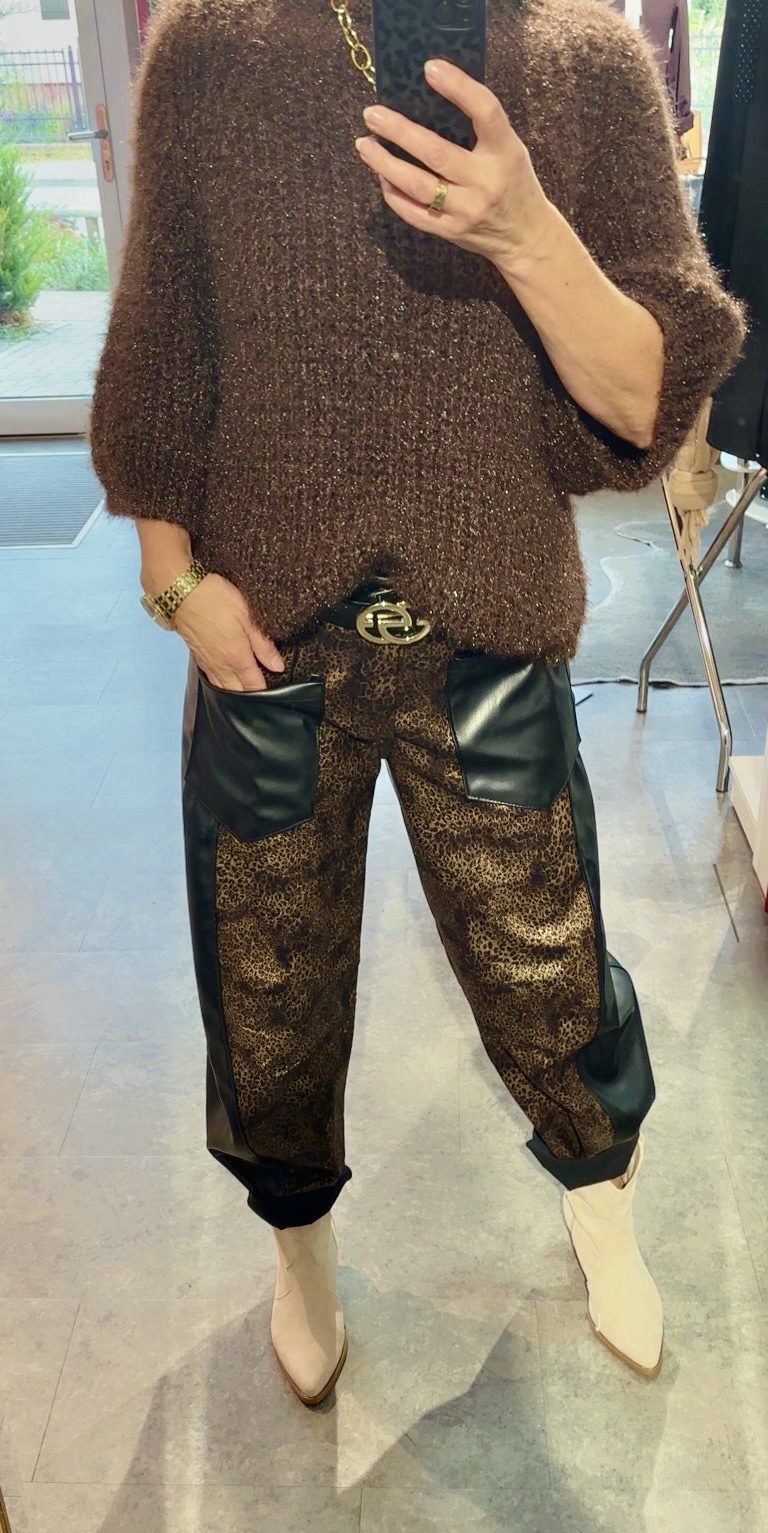 Hose mit Leoprint und Lederoptik – Trendiger Statement-Look