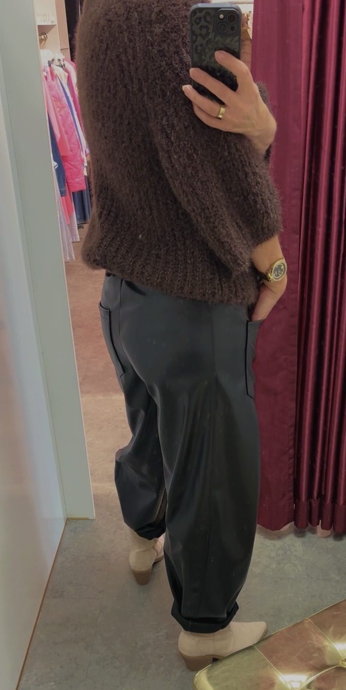 Hose mit Leoprint und Lederoptik – Trendiger Statement-Look