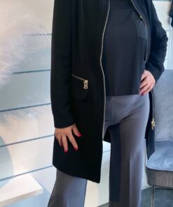 Alternative view of Mantel "Roberta Biagi"