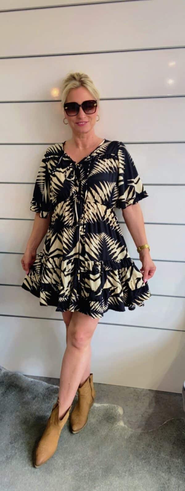 Kleid mit golden Akzenten – Bild 4