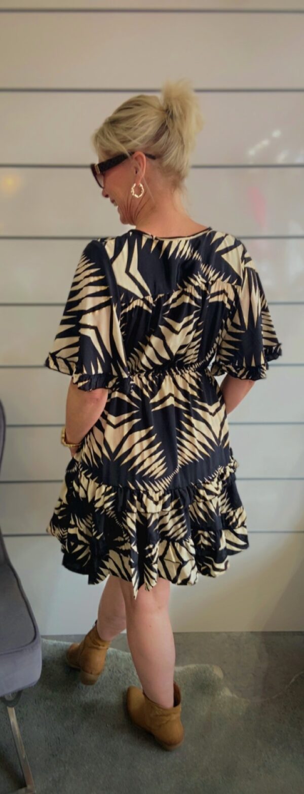 Kleid mit golden Akzenten – Bild 5