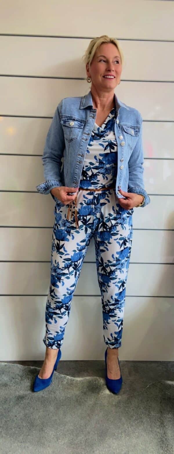 Jeansjacke mit Glitzersteinen – Bild 4