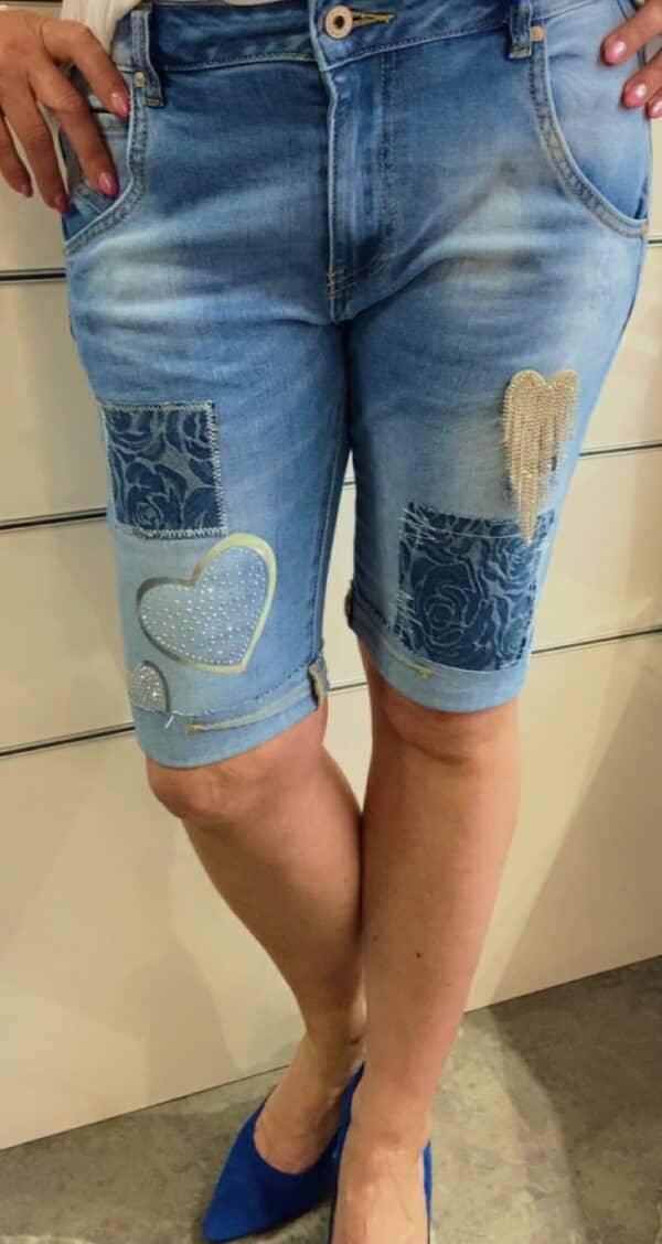 Jeans Shorts mit Glitzerherz – Bild 3