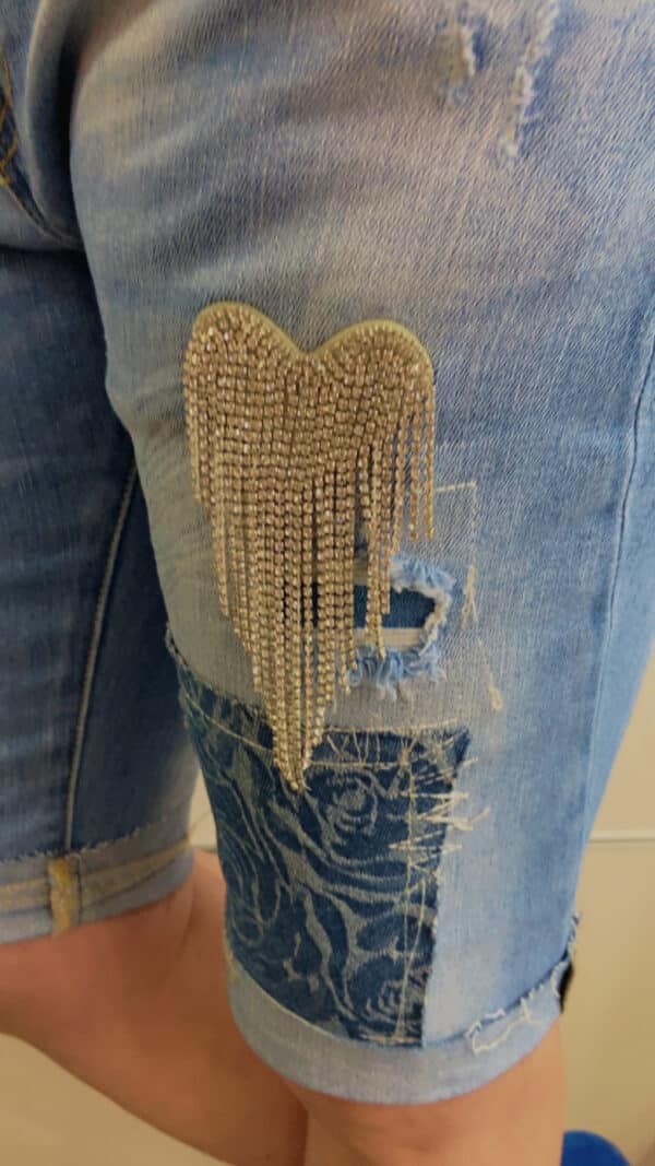Jeans Shorts mit Glitzerherz – Bild 5