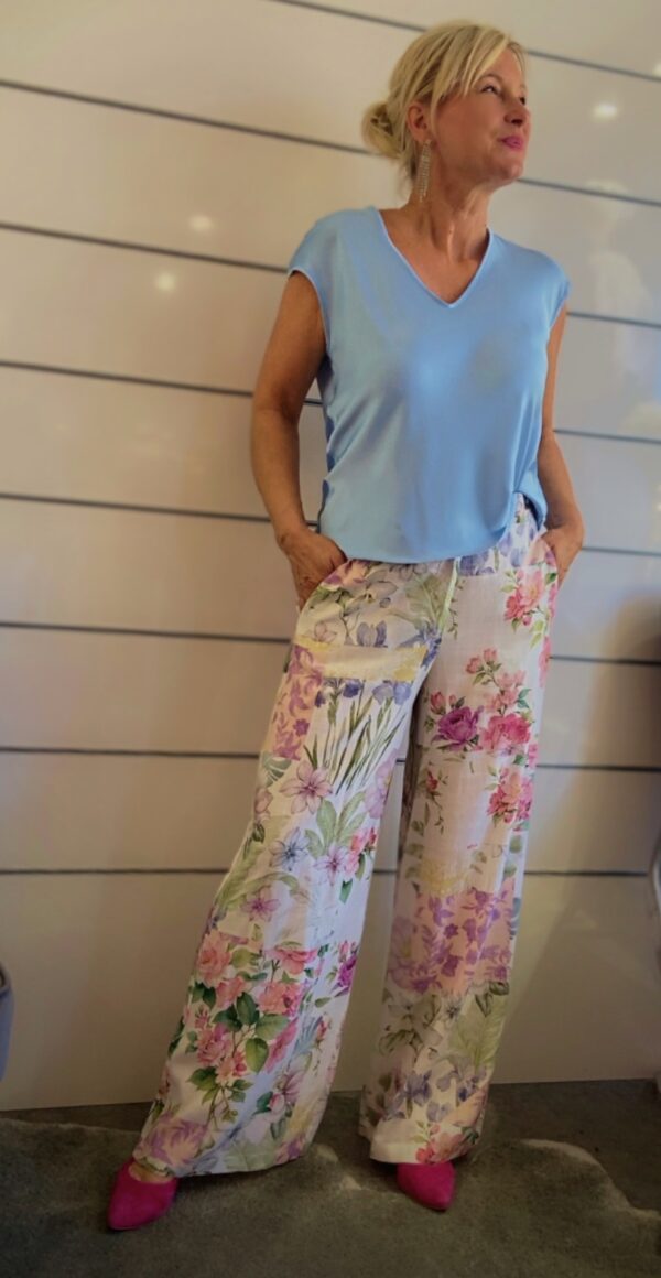 Sommerhose mit Blumenprint – Bild 6