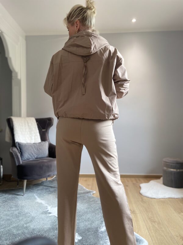 Übergangsjacke mit Kapuze – Bild 9