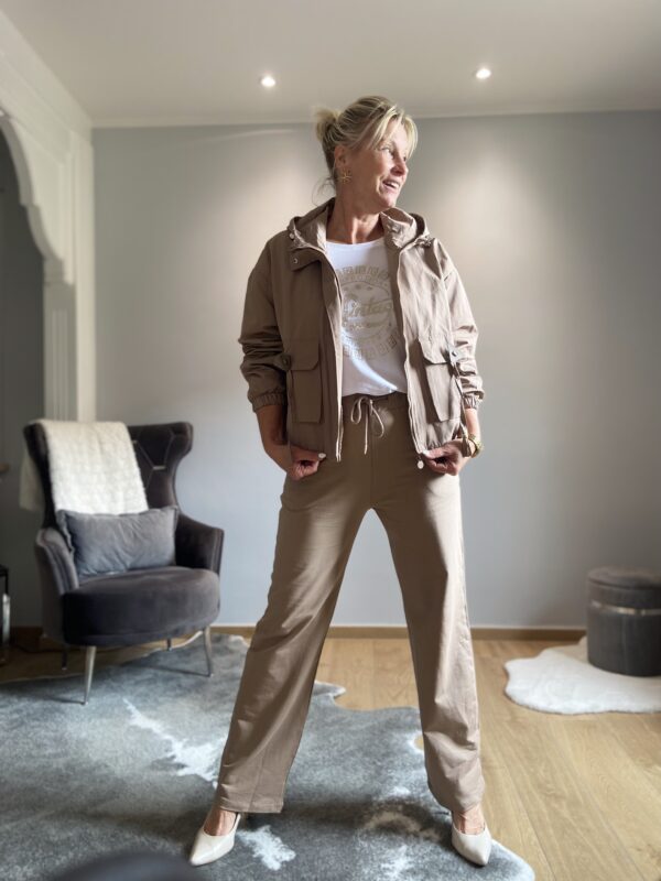Übergangsjacke mit Kapuze – Bild 8