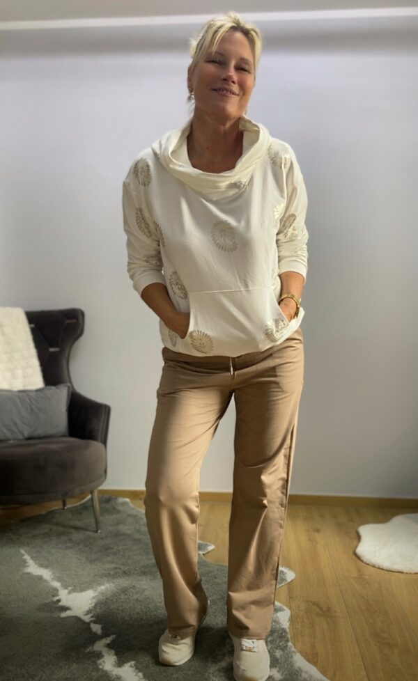 Kapuzenpullover mit goldenen Details