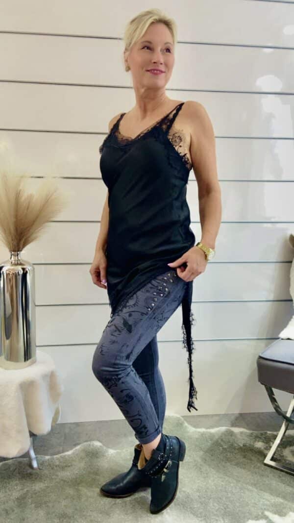 Graue Jeans mit floraler Prägung – Bild 8