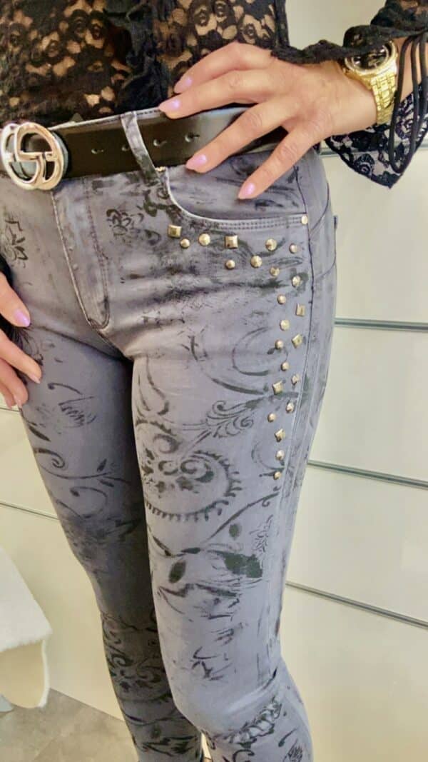 Graue Jeans mit floraler Prägung – Bild 4