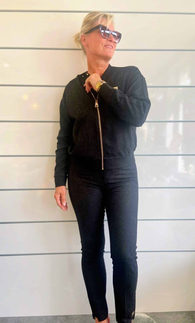 Hose mit Spitzenmuster