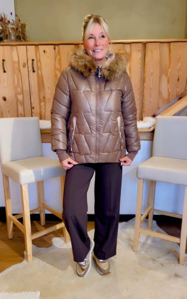 Winterjacke mit Fellkapuze – Bild 5