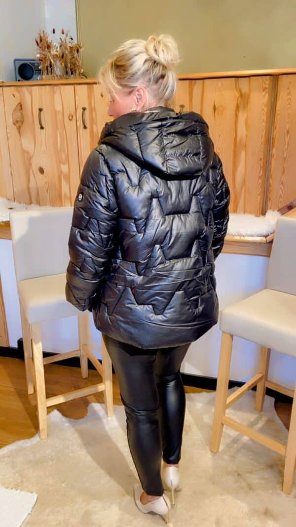 Winterjacke mit Kapuze – Bild 4