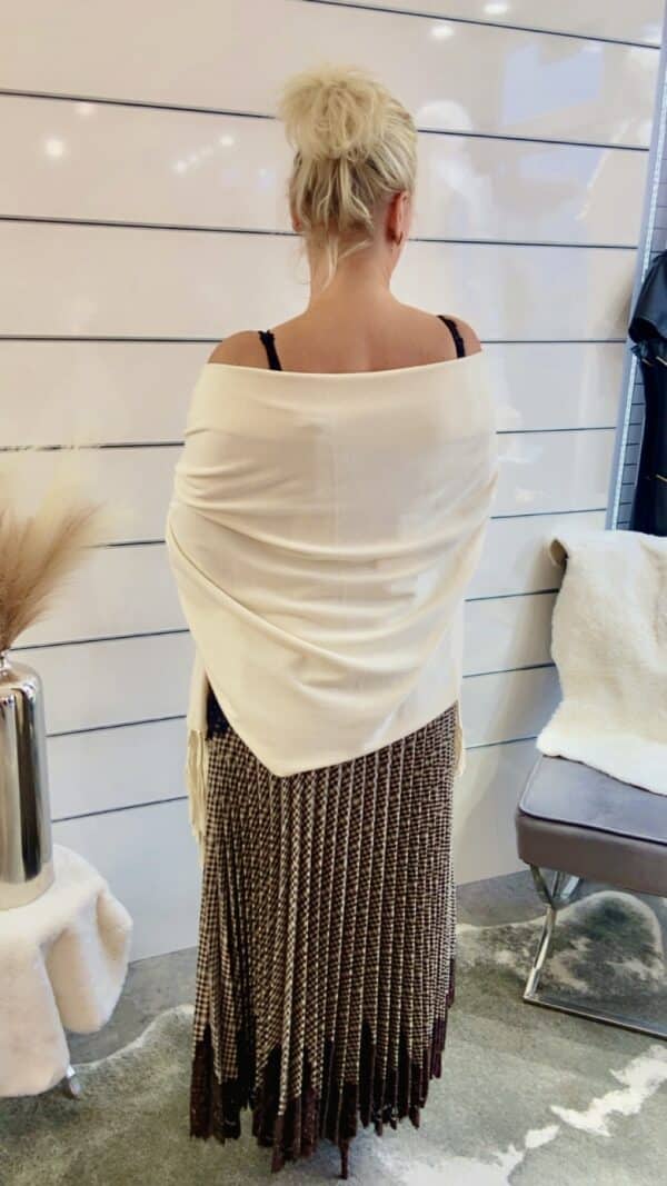 Strickponcho mit Fransen – Bild 4