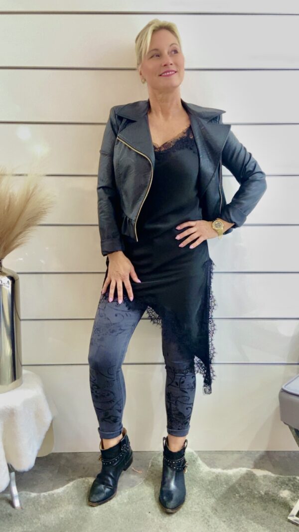 Asymmetrisches Satin - Top – Bild 4